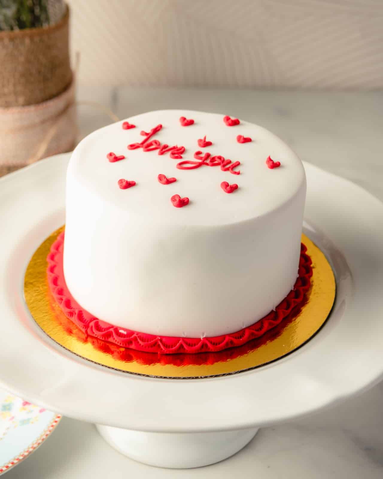 Ponqué vainilla con relleno de chocolate